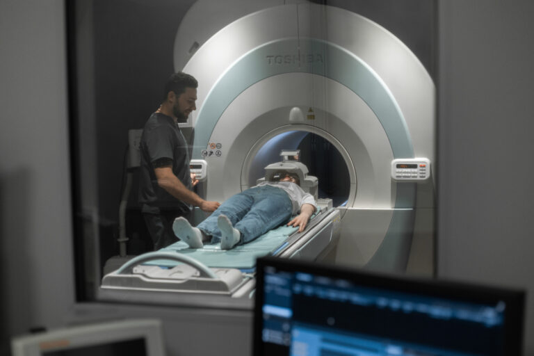 МРТ головного мозга + МР-ангиография головного мозга + 3 отдела позвоночника