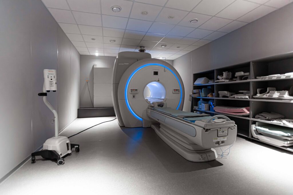 закрытый томограф МРТ закрытого типа